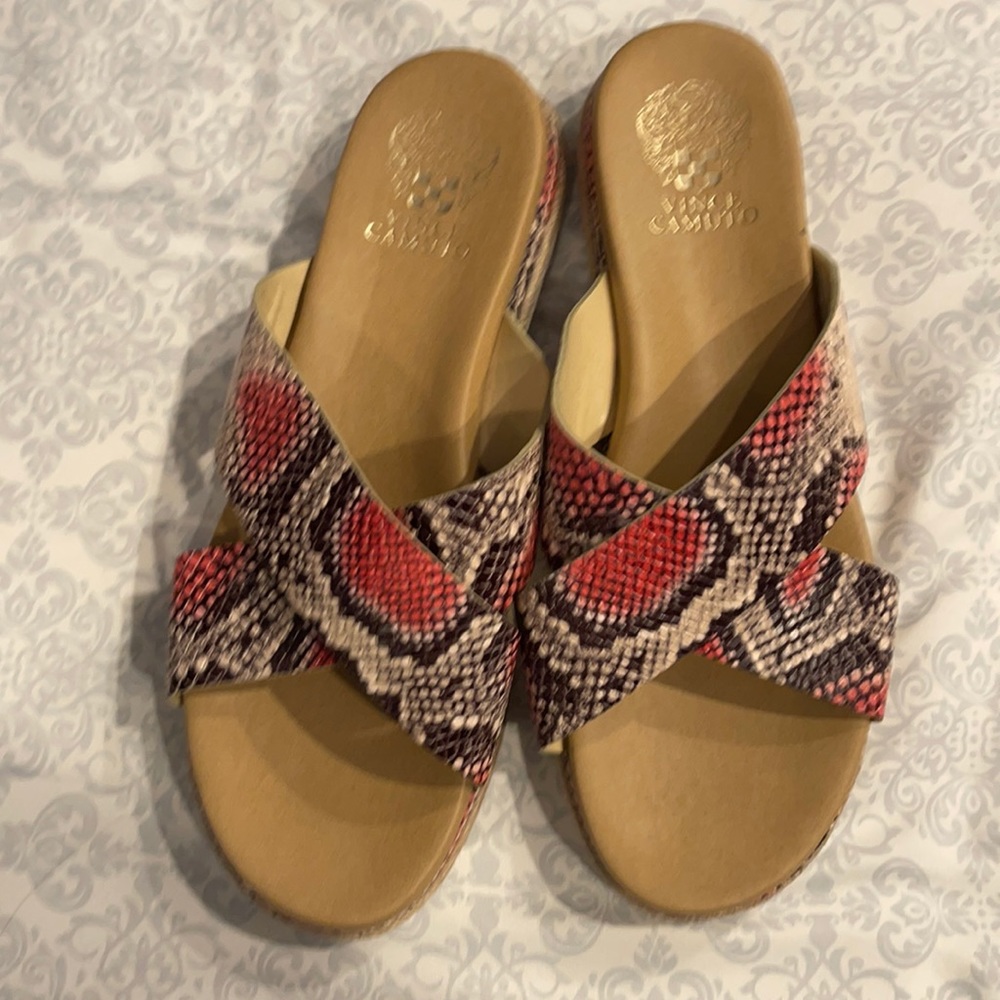 EUC Vince Camuto slides